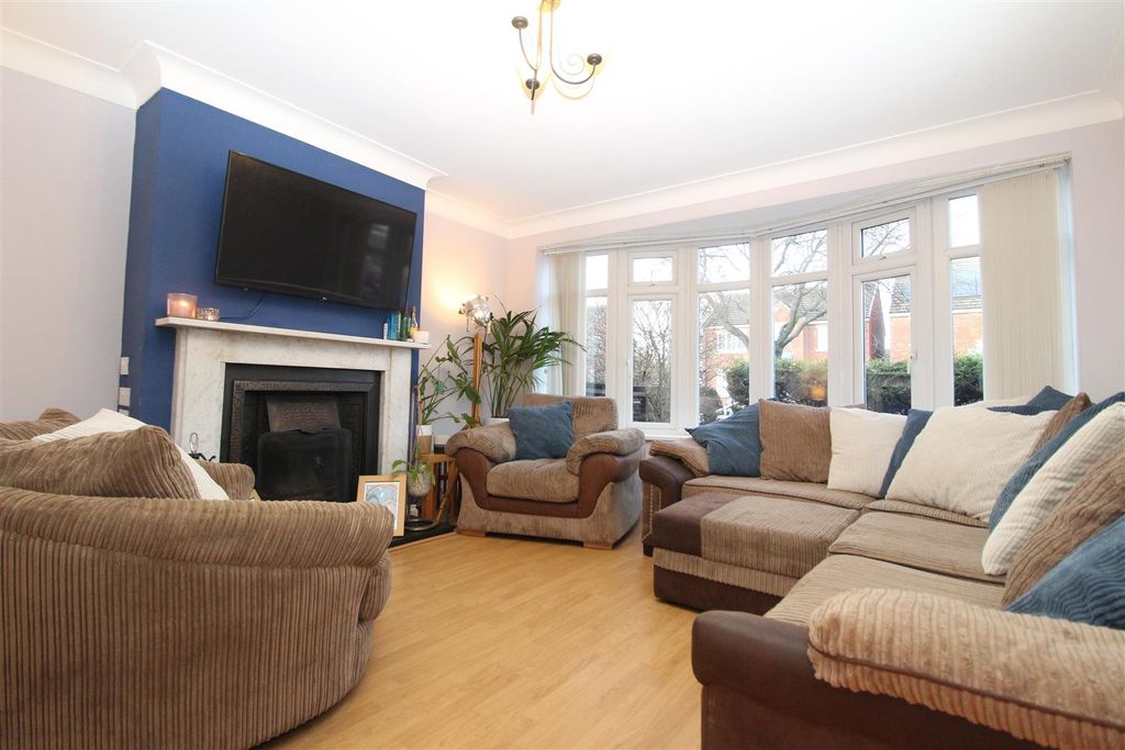 Property photo 3 of 18 Living Room