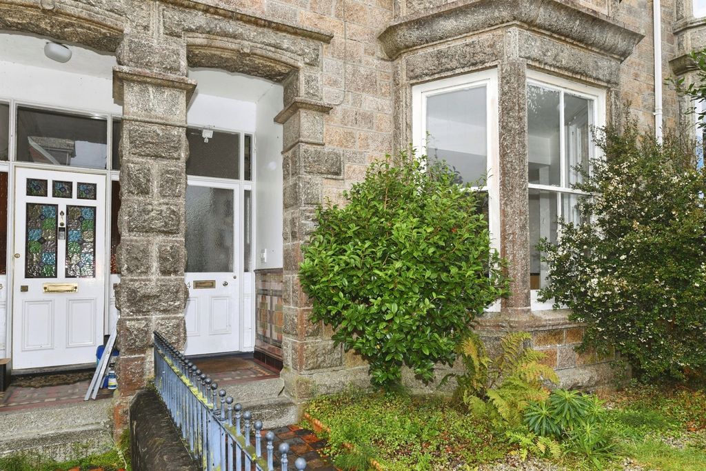 Property photo 2 of 10 Entrance