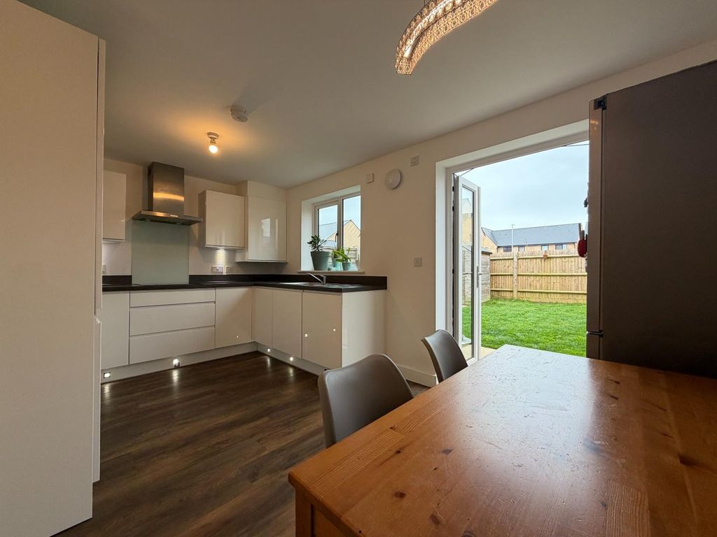 Property photo 3 of 14 Kitchen/Dining Room
