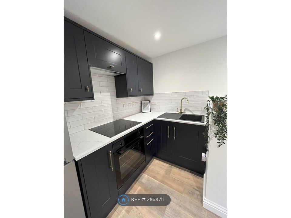 Property photo 2 of 7 Studio B Kitchen