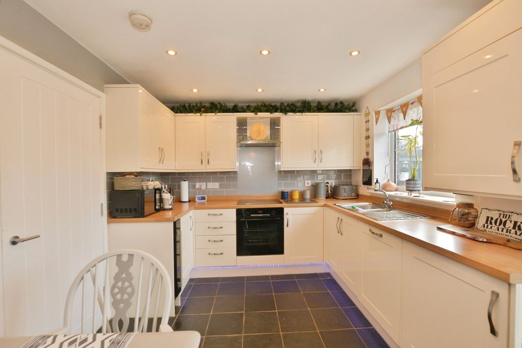 Property photo 3 of 16 Pbox-Img.Jpg