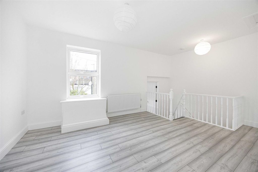 Property photo 2 of 14 5