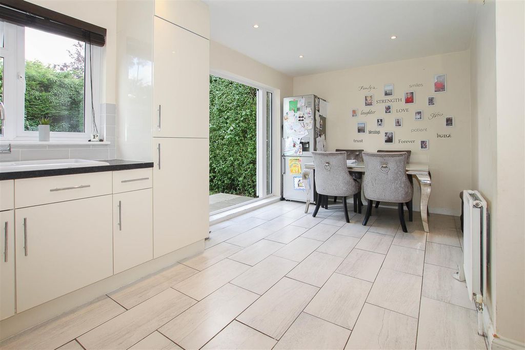 Property photo 3 of 14 Daniles.Kitchen.Jpg