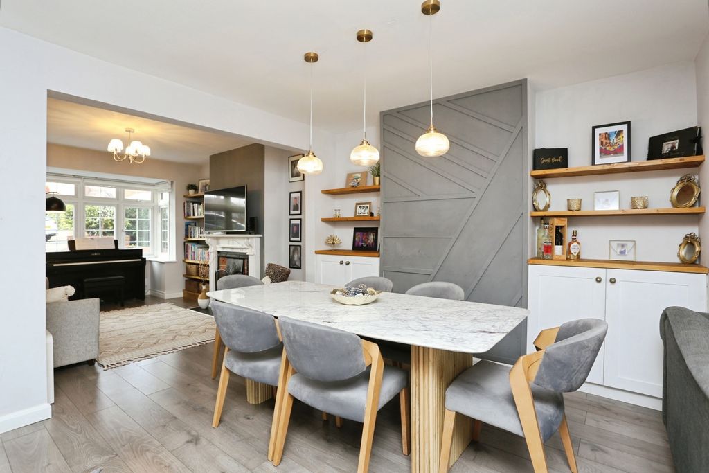 Property photo 3 of 17 Photo