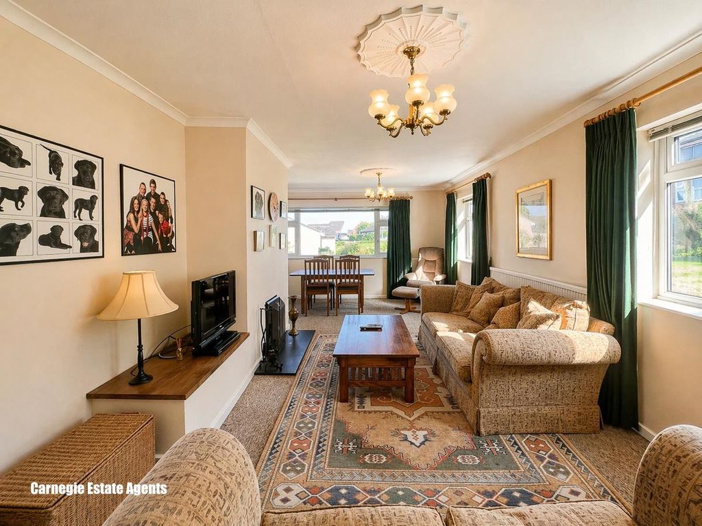 Property photo 3 of 17 Living/Dining Room