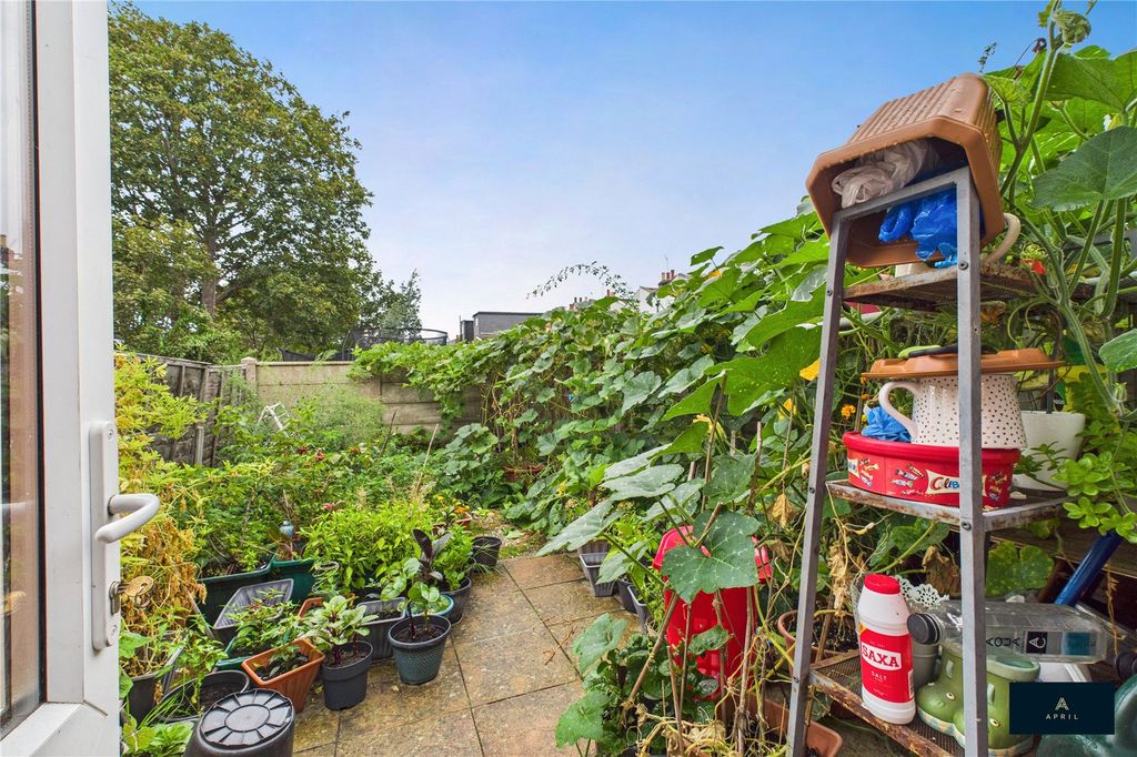 Property photo 3 of 21 Picture No. 16