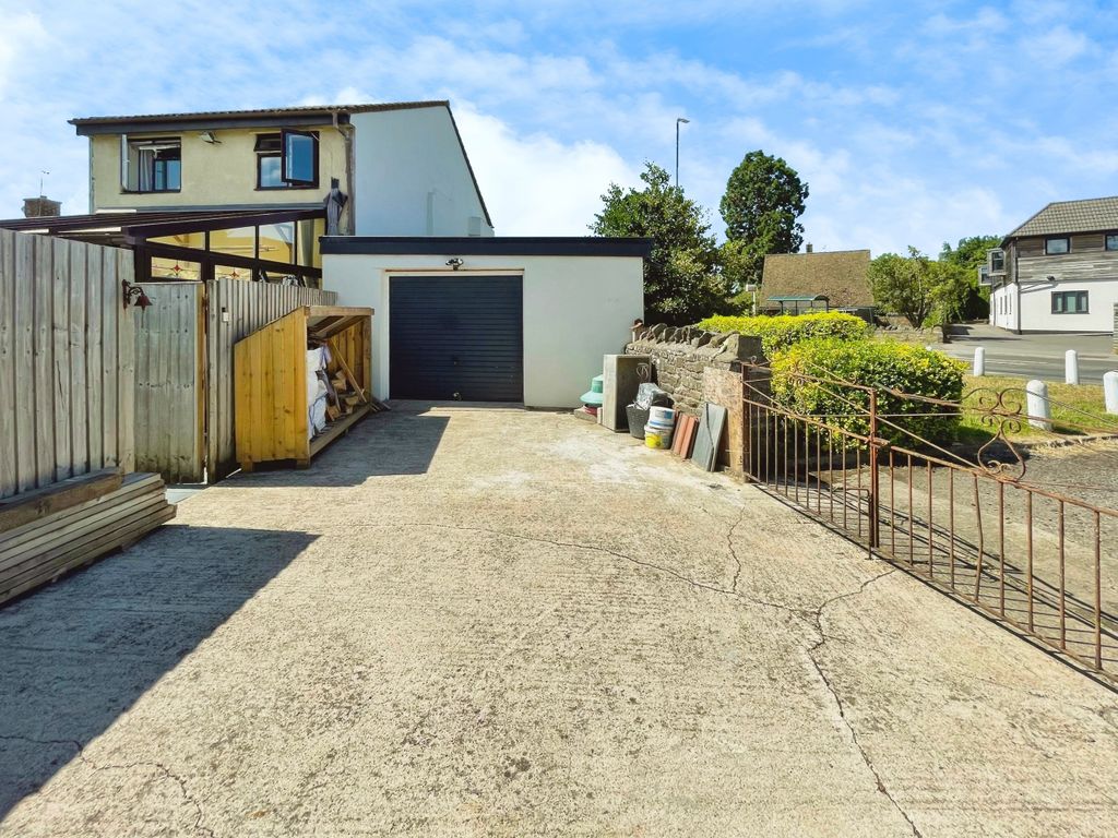 Property photo 3 of 22 Driveway