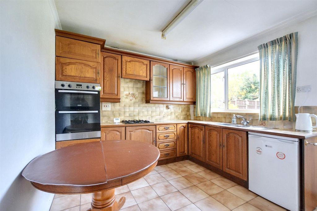 Property photo 3 of 25 Kitchen