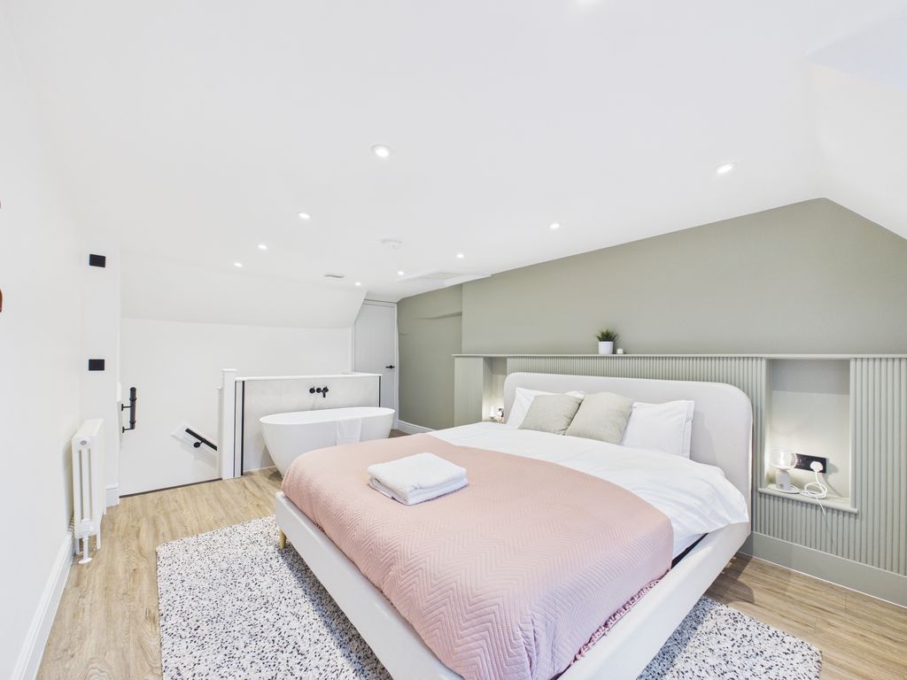 Property photo 3 of 18 Photo 12