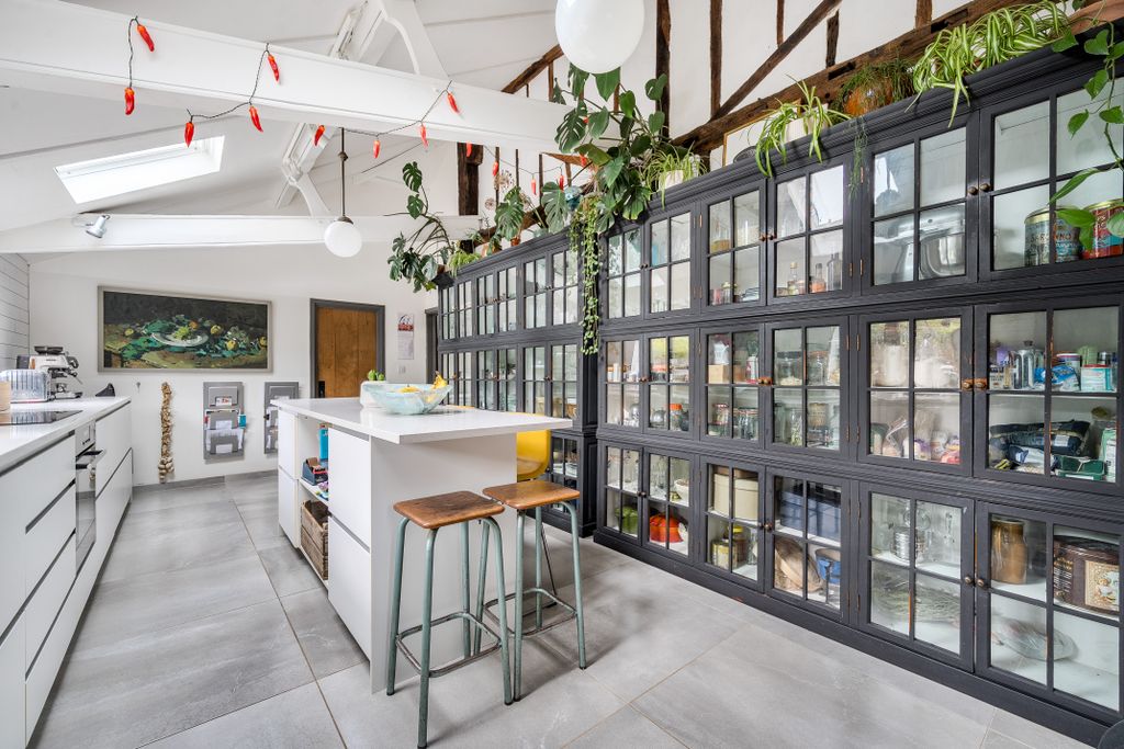 Property photo 2 of 23