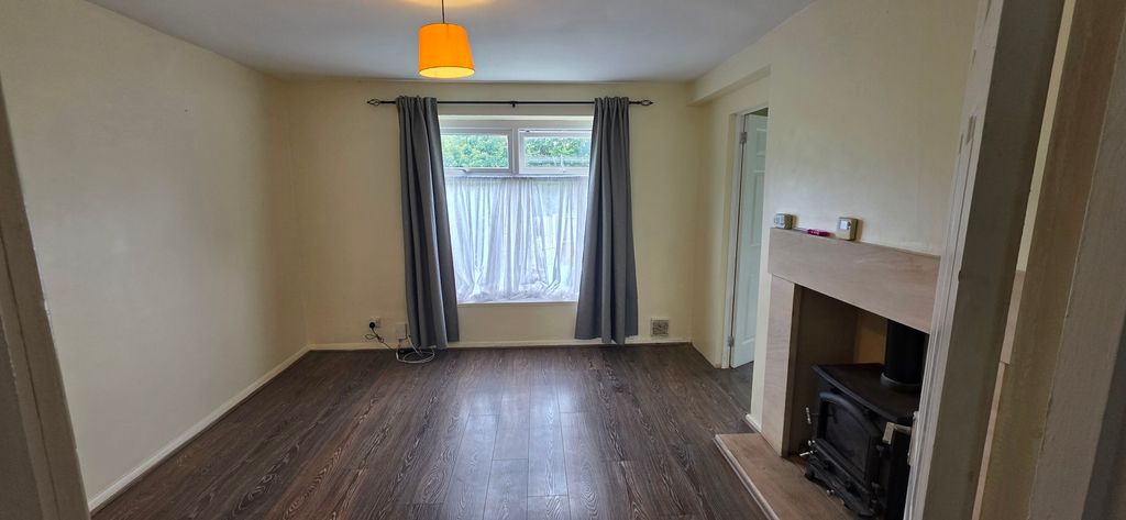 Property photo 1 of 13 Livingroom