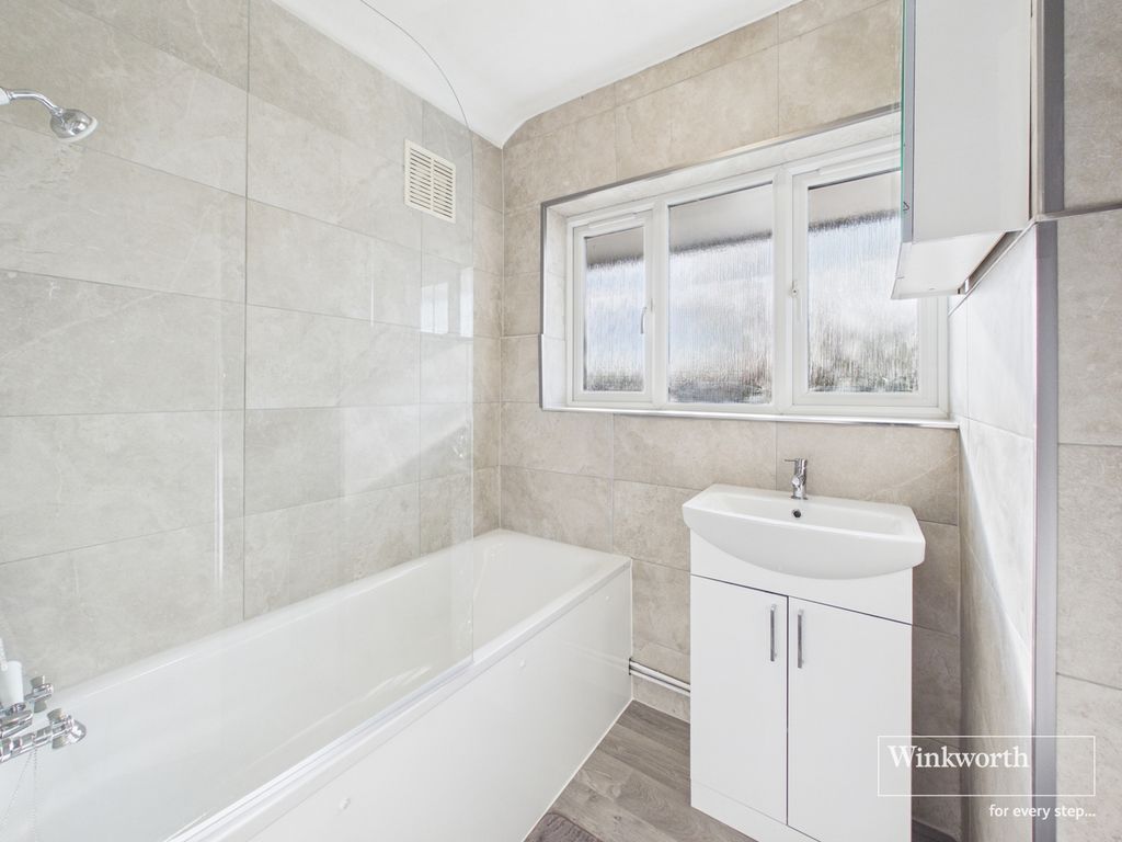 Property photo 2 of 14 Bathroom