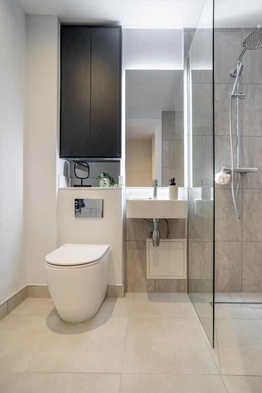 Property photo 3 of 22 Bathroom