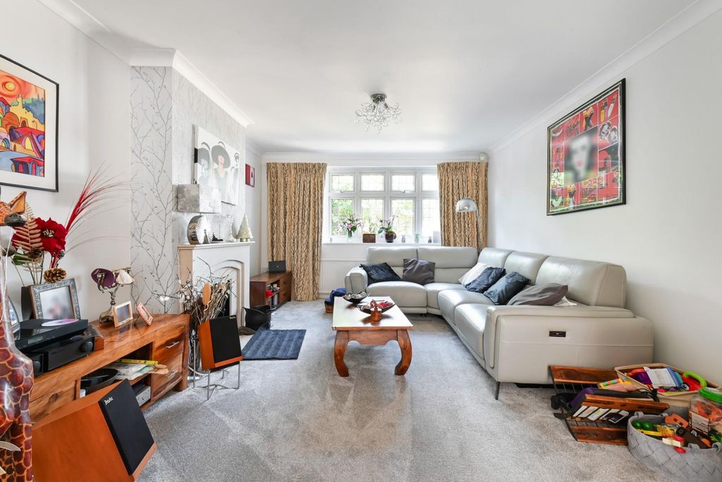 Property photo 3 of 16 Ewell Park Way (12).Jpg