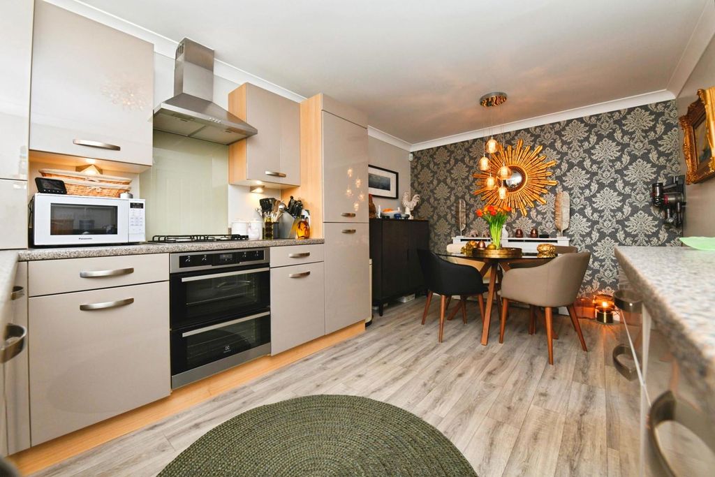 Property photo 3 of 19 Pbox-Img.Jpg