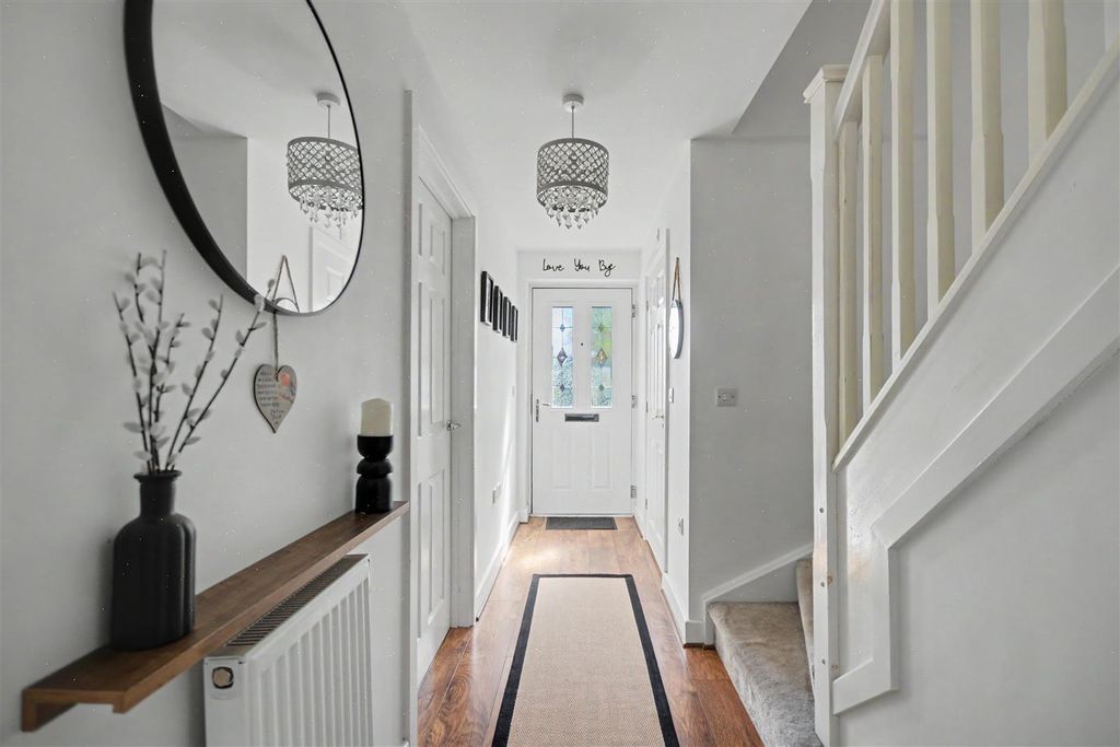 Property photo 2 of 20 Entrance Hall_2.Jpeg