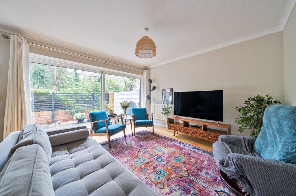 Property photo 3 of 20 1407570-10-6984F7...