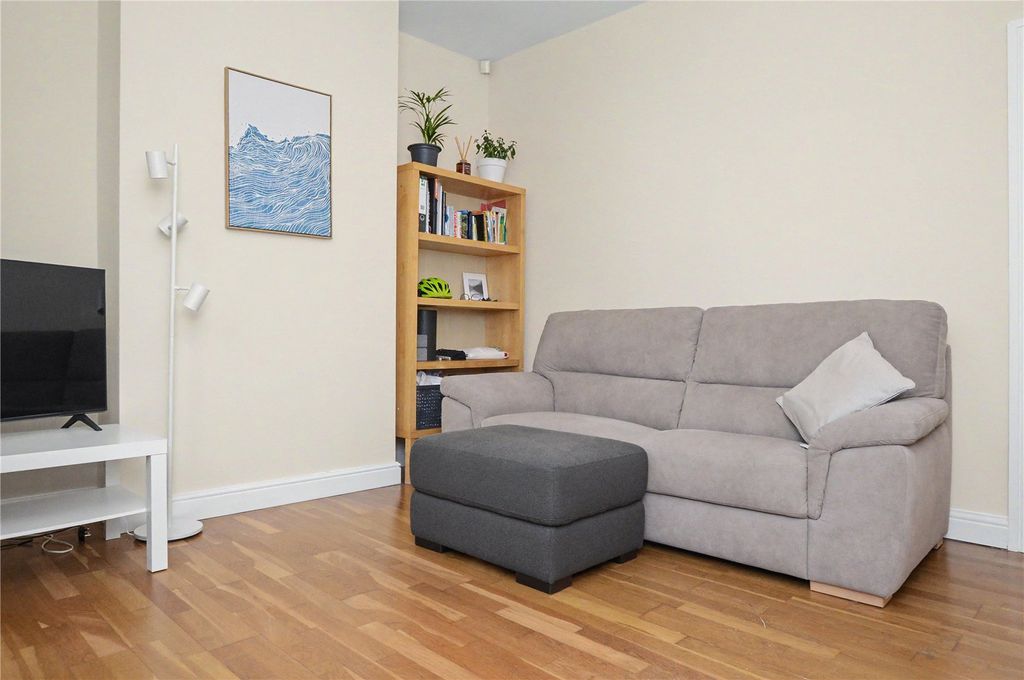 Property photo 2 of 10 Picture No. 12
