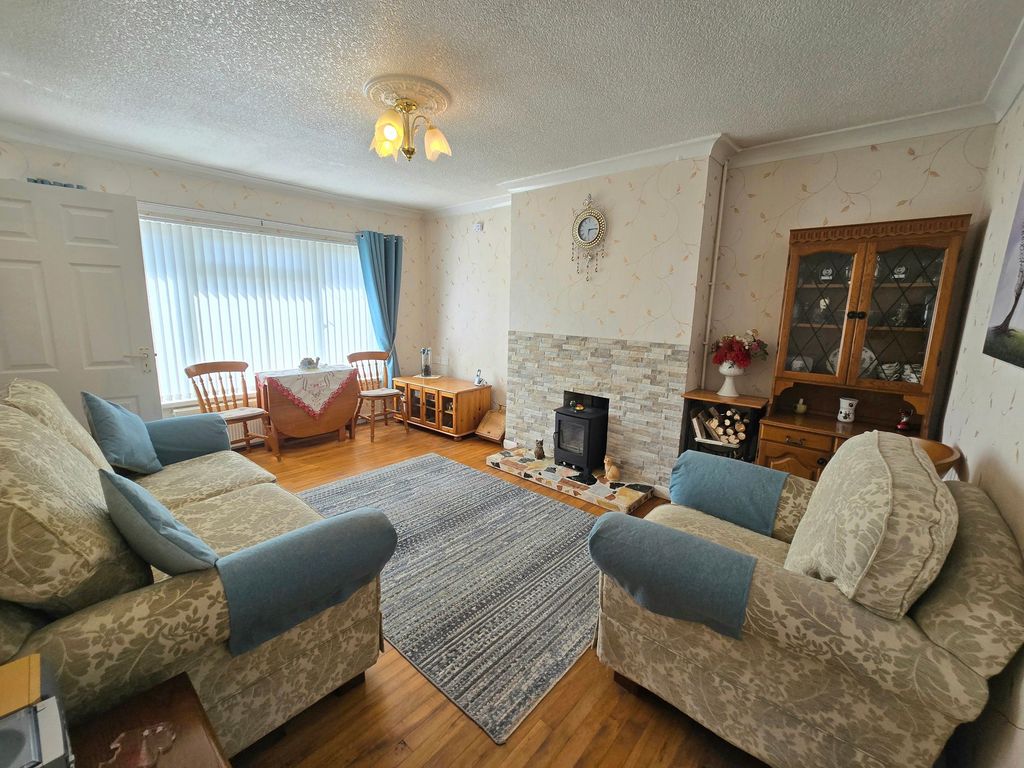 Property photo 2 of 24 Lounge