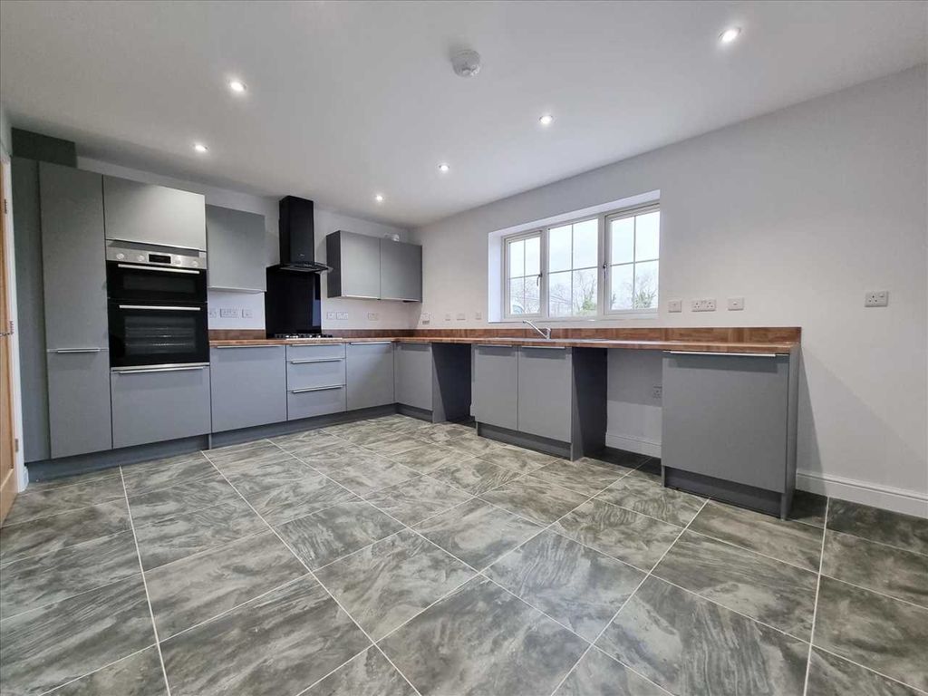 Property photo 3 of 7 Kitchen Diner: