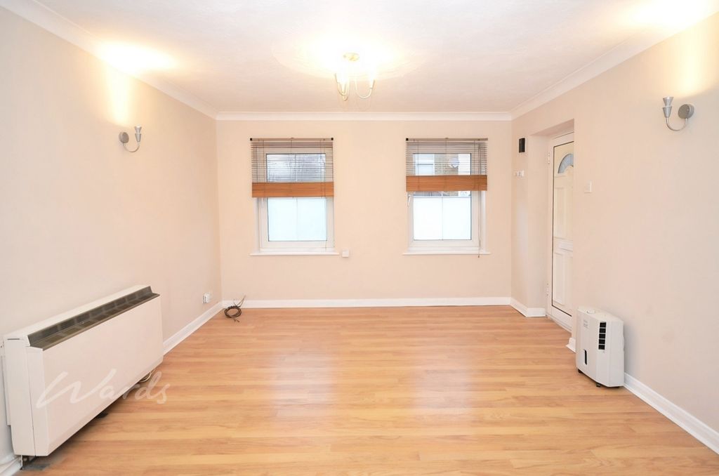 Property photo 3 of 5 Knights Court Lounge