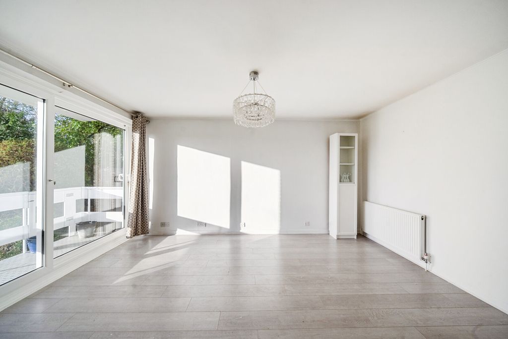 Property photo 2 of 14 Sitting Room