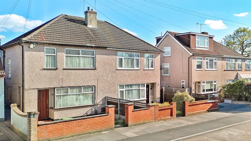 Property photo 1 of 23 Ferndale Road