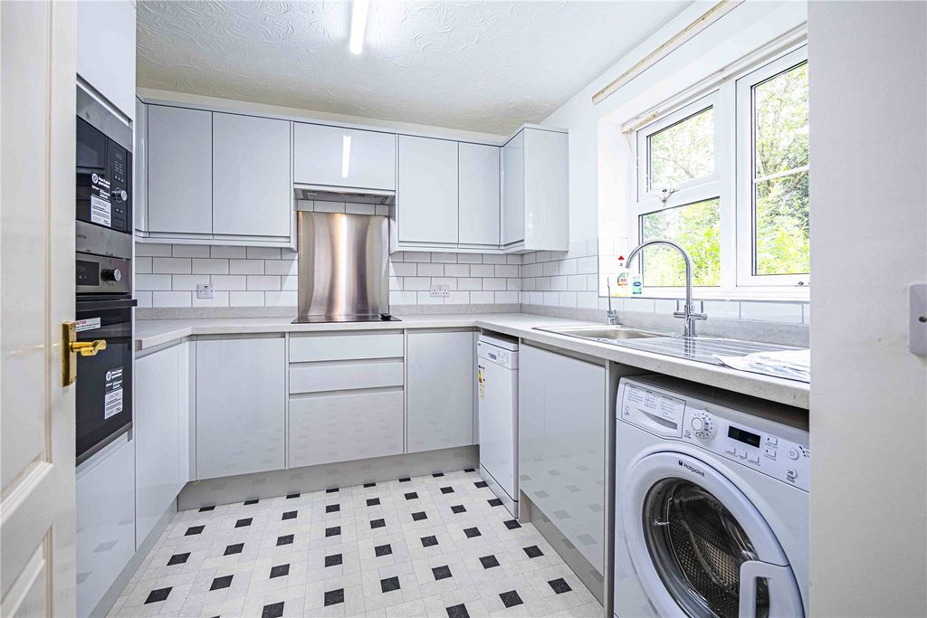 Property photo 2 of 14 Picture No. 23