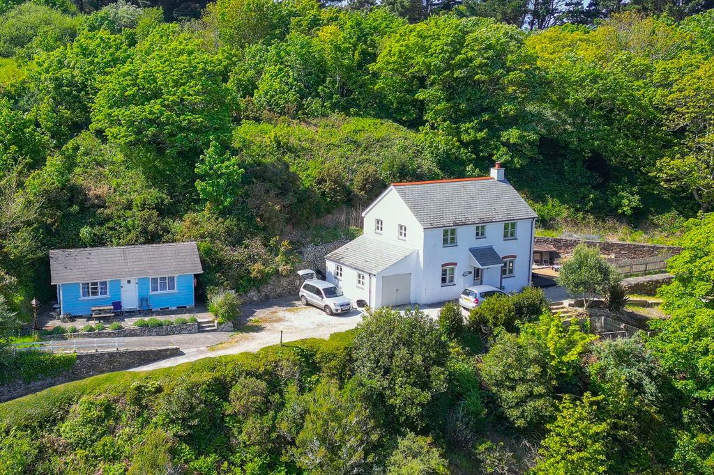 Property photo 2 of 11