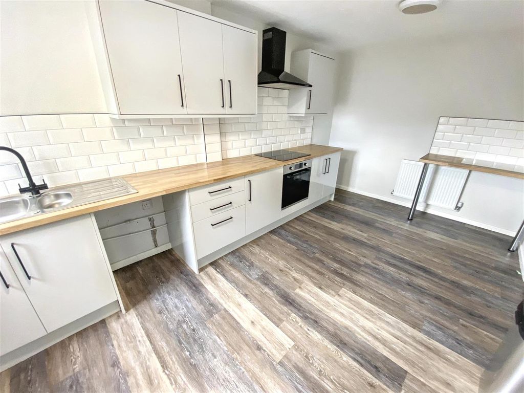 Property photo 1 of 7 Kitchen/Dining Room