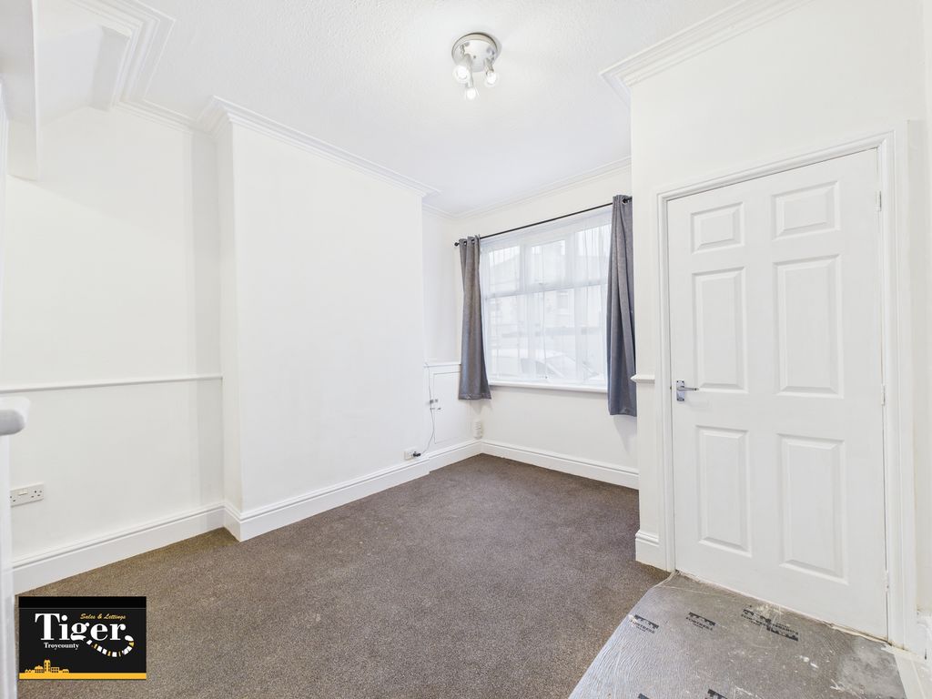 Property photo 3 of 13 Cam03440G0-Pr0511-Still002