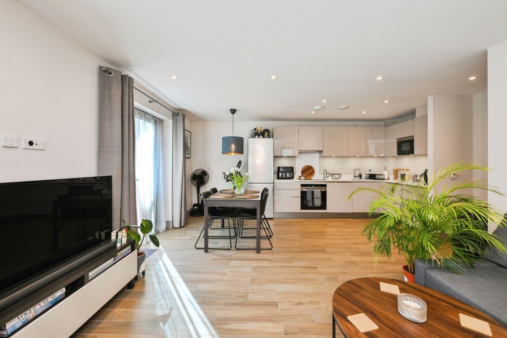 Property photo 3 of 19