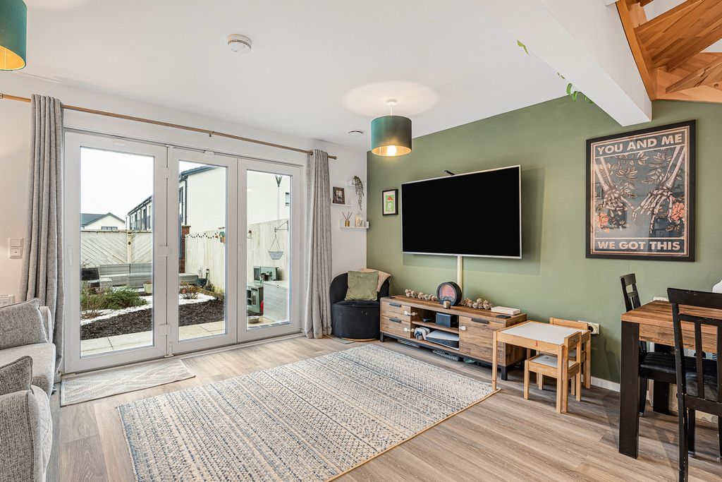 Property photo 2 of 23