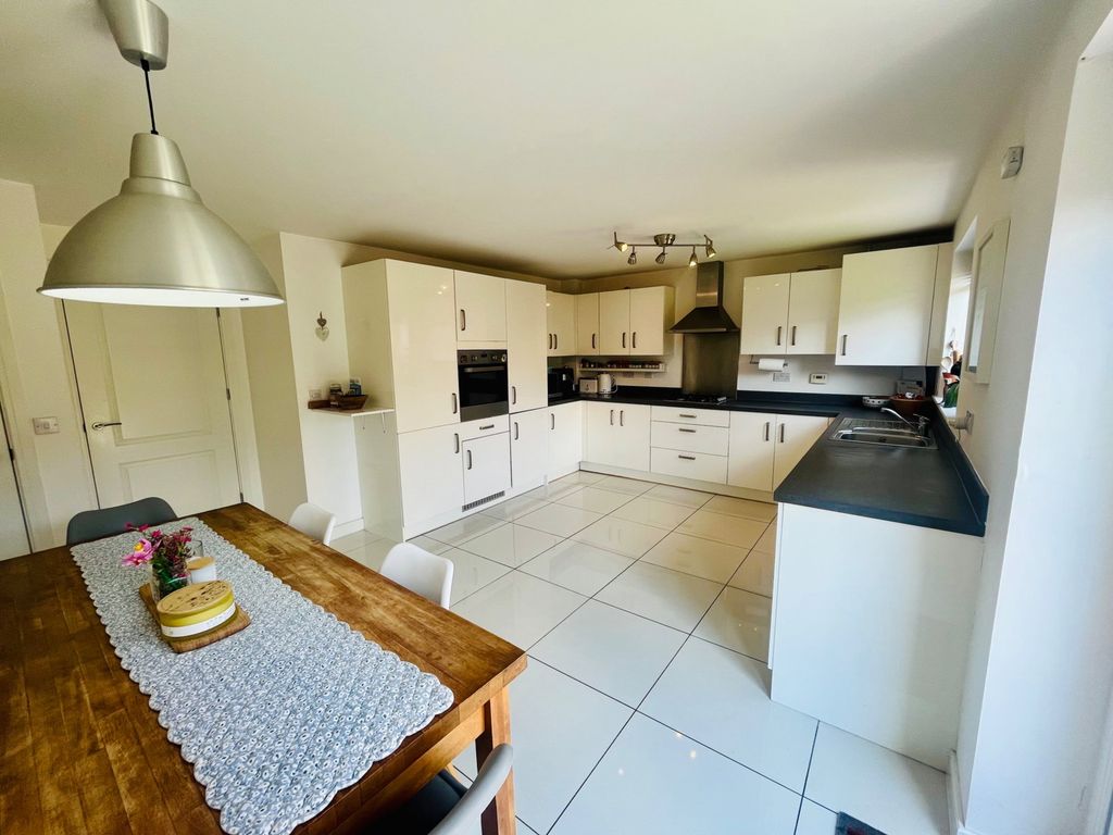 Property photo 2 of 27