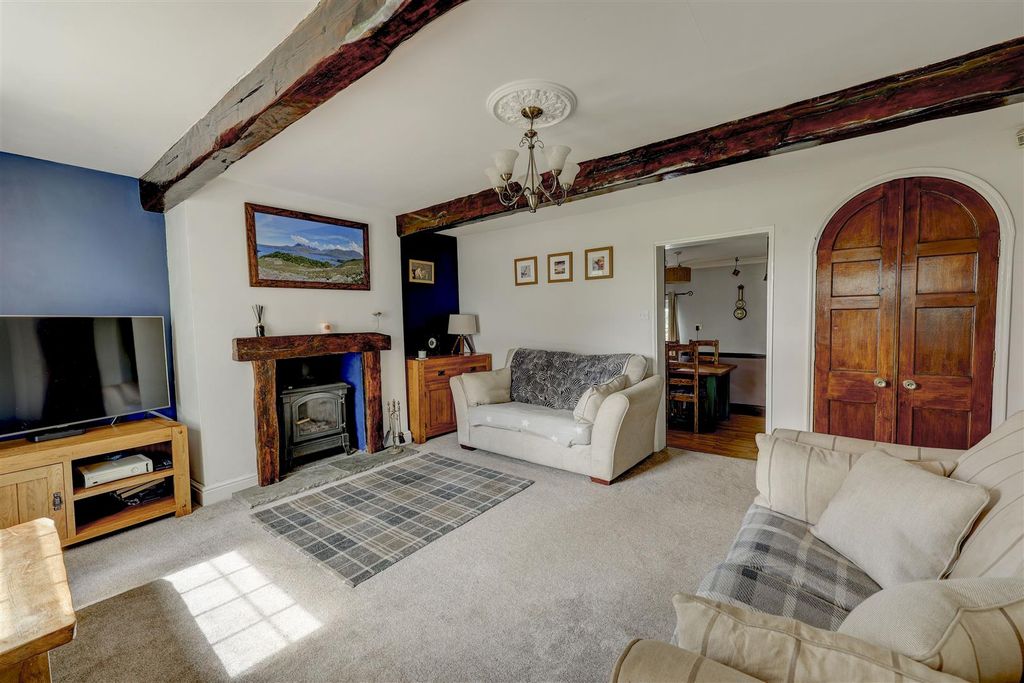 Property photo 3 of 40 Lounge