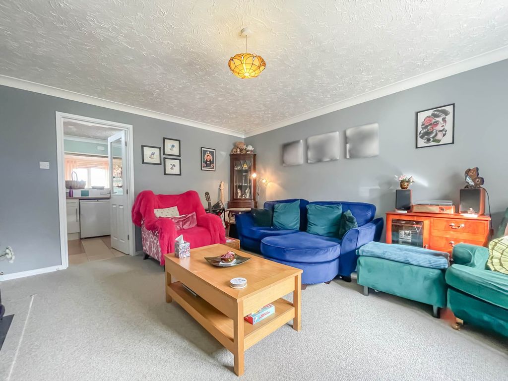 Property photo 2 of 25