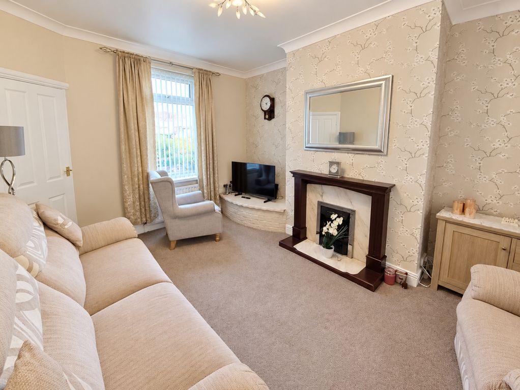 Property photo 2 of 11 Lounge