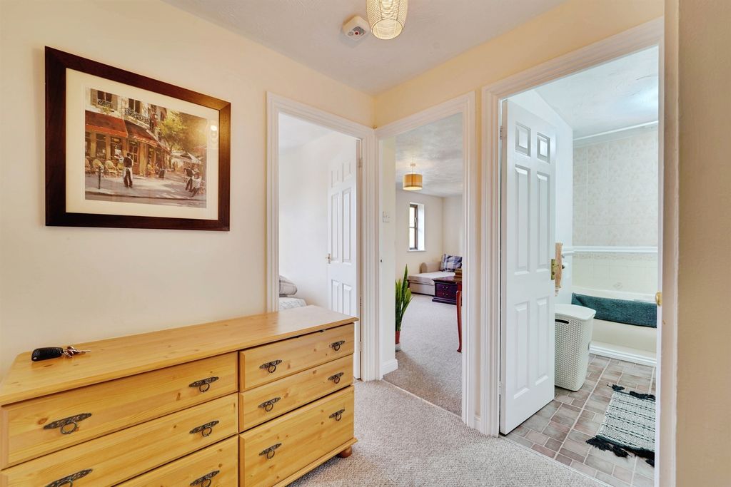 Property photo 2 of 20