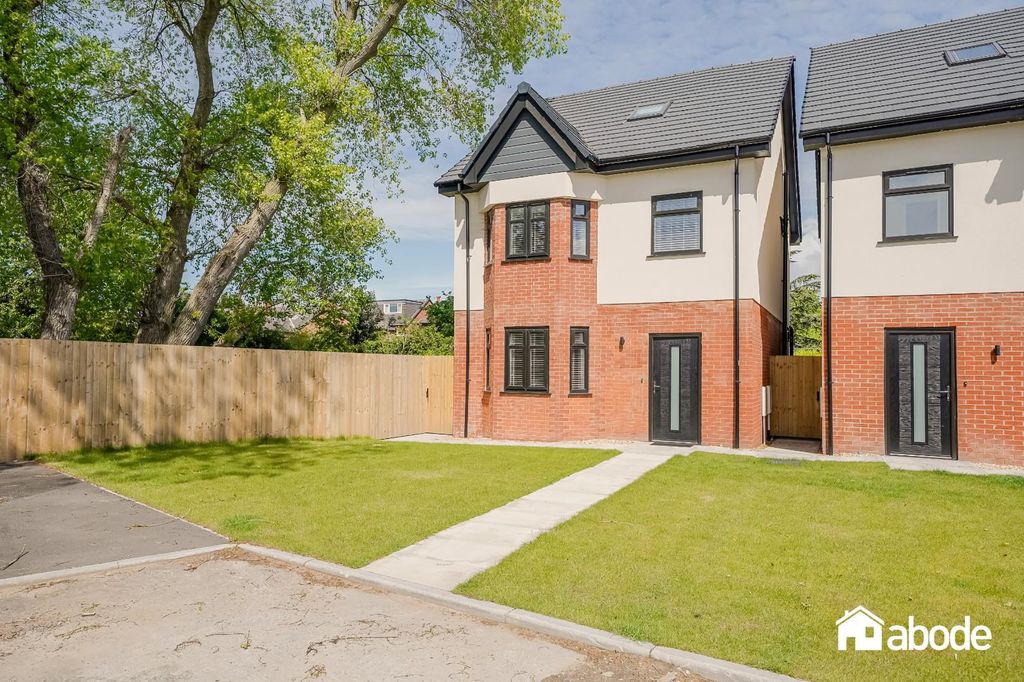 Property photo 1 of 32 7 Holy Close-31.Jpg