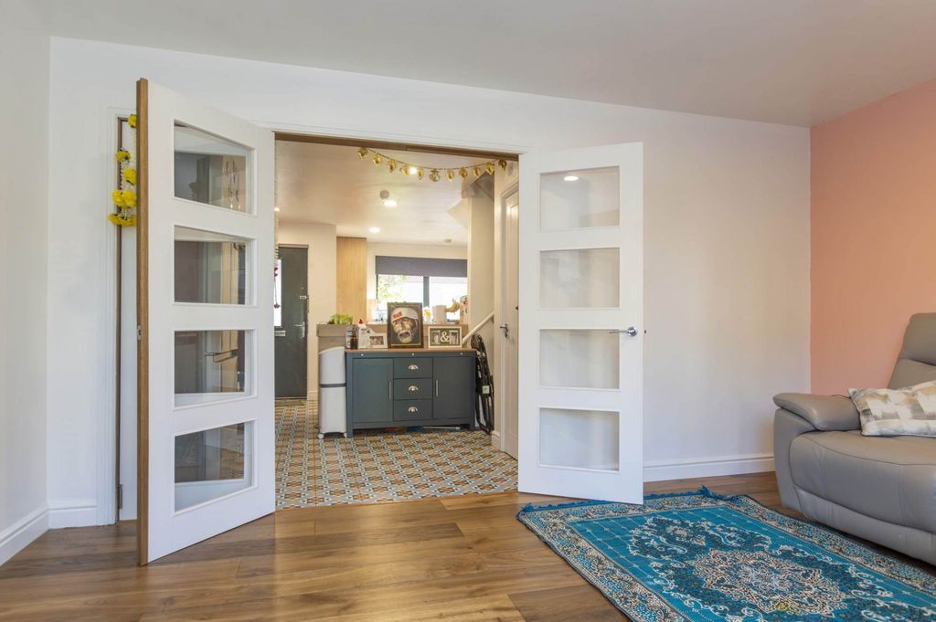 Property photo 3 of 17