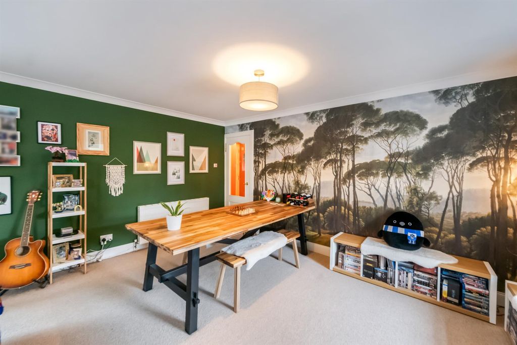 Property photo 3 of 34 Lounge/Diner