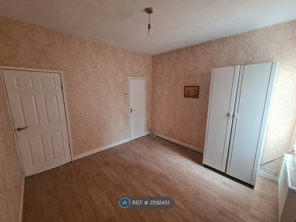 Property photo 2 of 8 Lounge 1