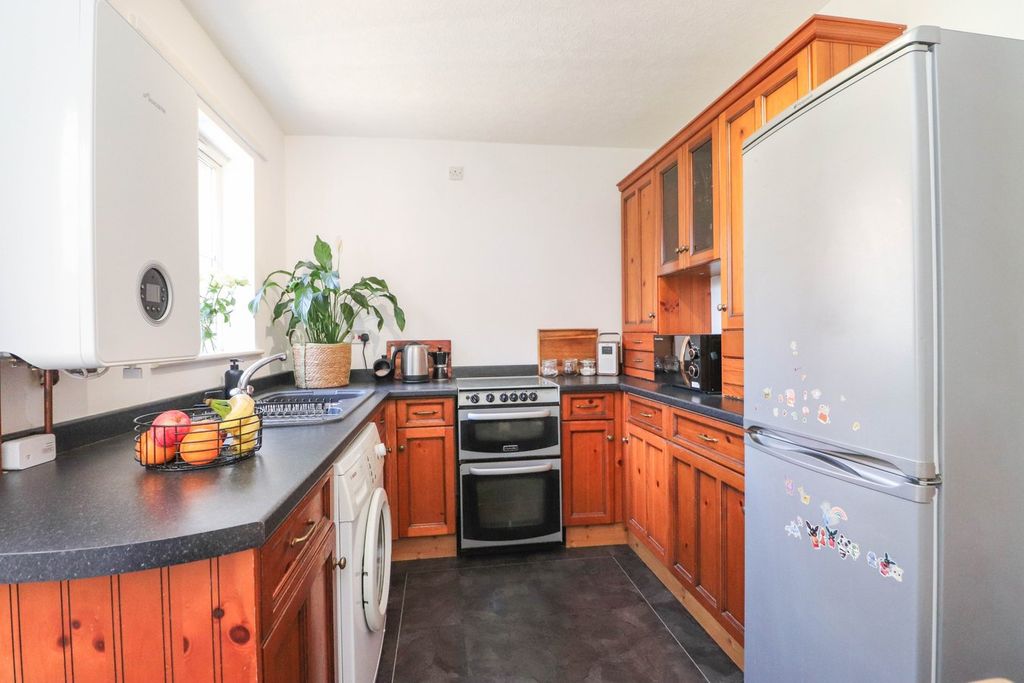 Property photo 3 of 14 Kitchen