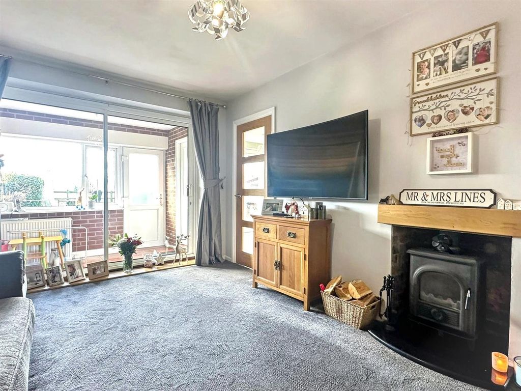 Property photo 2 of 21 Lounge