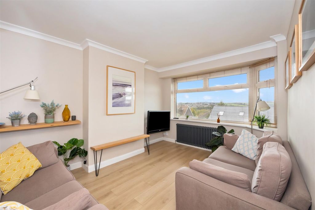 Property photo 3 of 32 Sitting Room