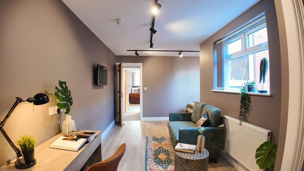 Property photo 1 of 19 Bedroom4.2.1.Jpg