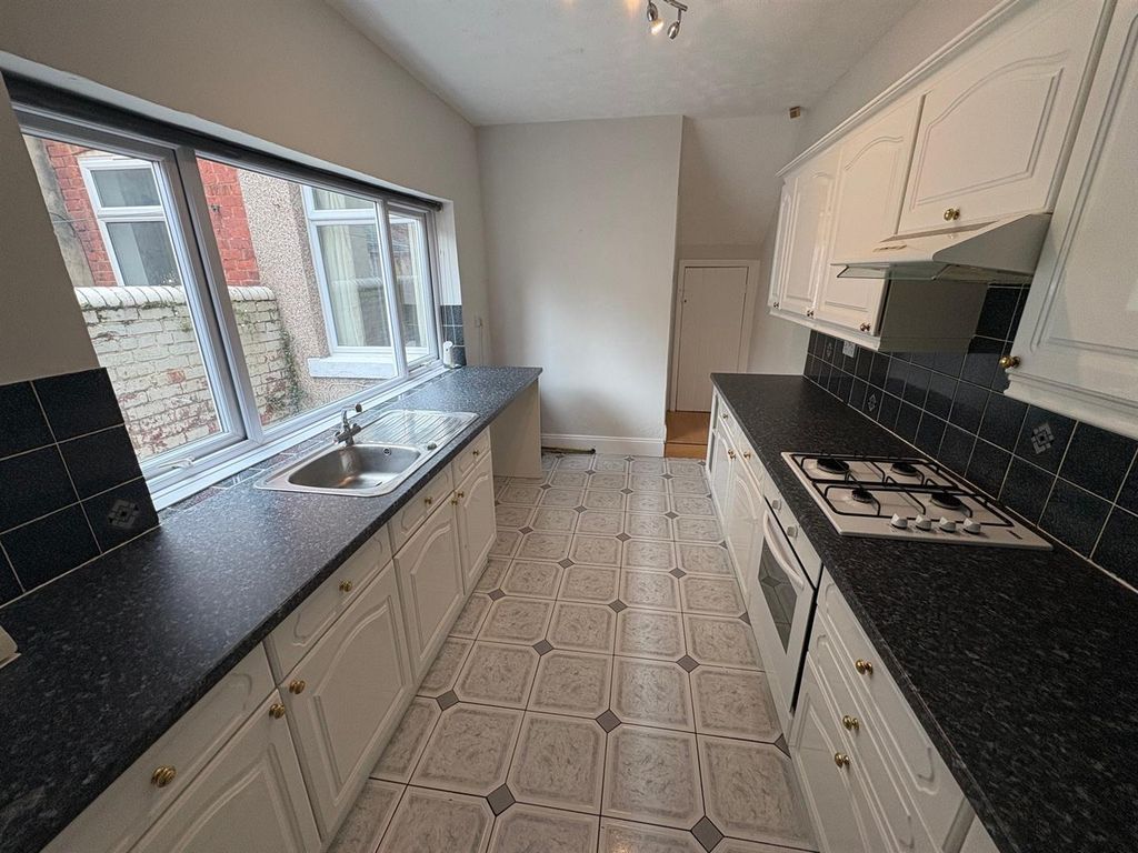 Property photo 3 of 14 Kitchen