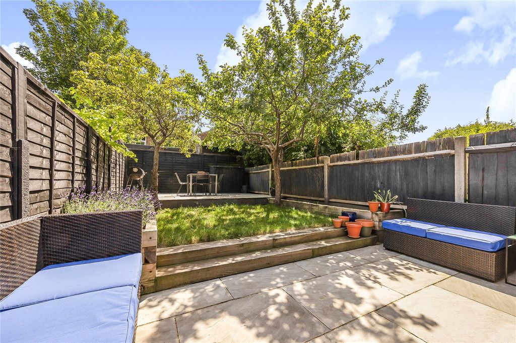 Property photo 2 of 18 Picture No. 27