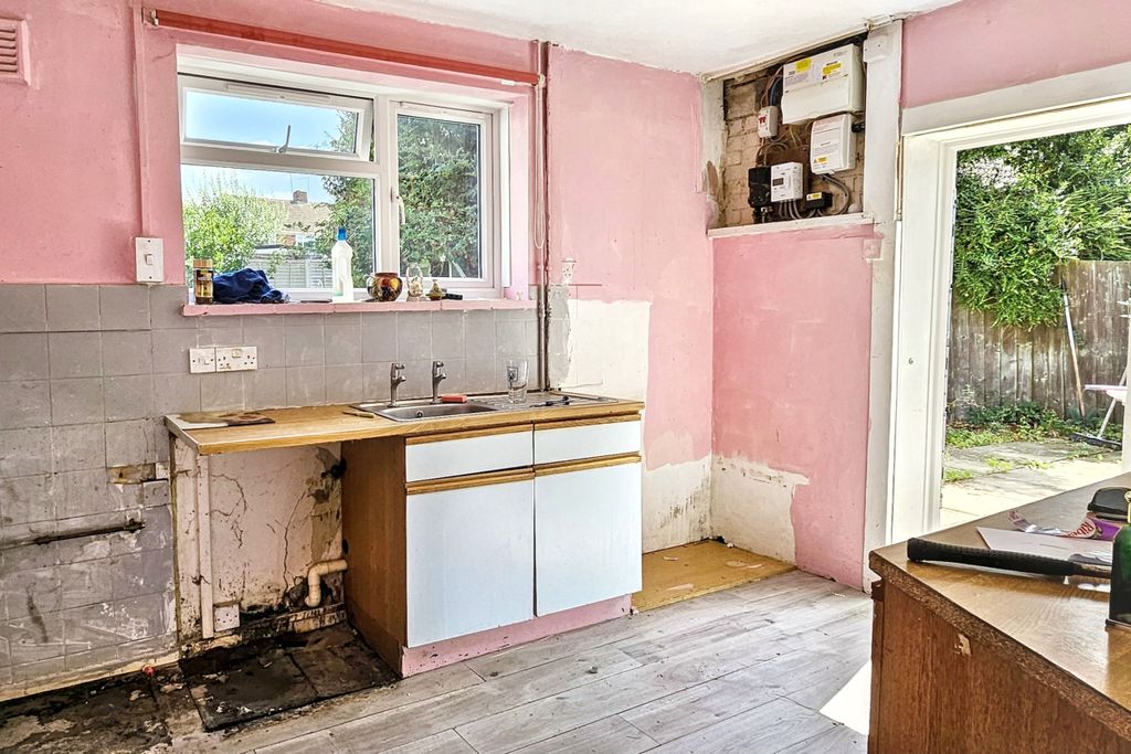 Property photo 3 of 14 6 Nobles Close, Botley, Oxford, Oxfordshire, Ox2 9Dn