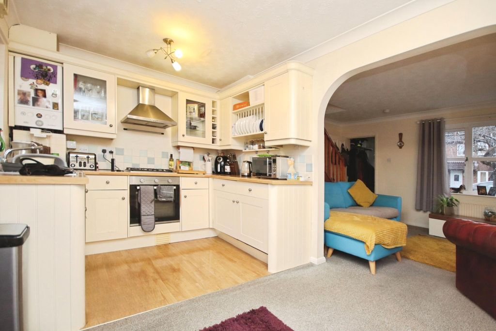 Property photo 2 of 9